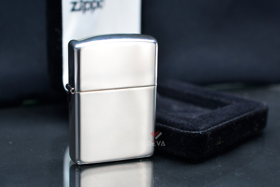 Bỏ túi các ưu điểm nổi bật của bật lửa Zippo bạc nguyên khối